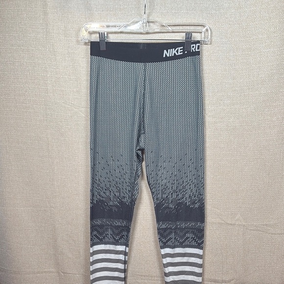 Nike Gray Leggings Stretch Fit Athletic Wear - Picture 4 of 9